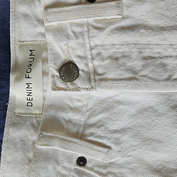 Aritzia Denim Forum Ex Boyfriend Short White 27 - Picture 3 of 10